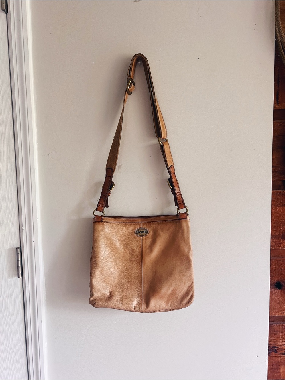 Vintage Fossil Light Brown Leather Crossbody Purse